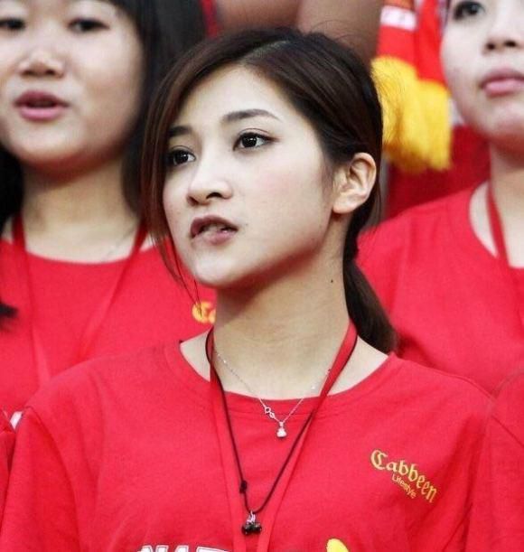 本片则聚焦房地产诈骗团伙“地面师”，讲述他们以100亿日元为目标的犯罪事件。