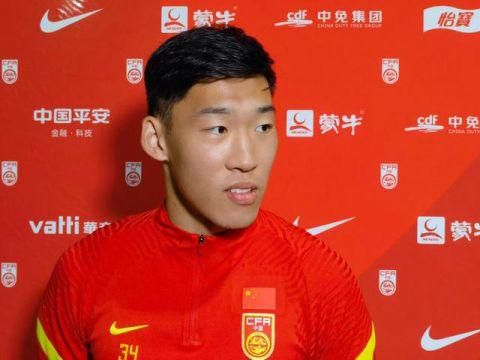 ” 谈及人生态度，胡伟立直言他不认可现在很多人说要“躺平”。
