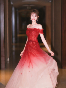 金·卡戴珊主演《诉讼女王》巴黎首映 3 《同乐者》曝预告 《绝命毒师》主创打造科幻新剧 4 《海贼王2》曝海报及剧照 布洛基和东利同框亮相 5 经典美剧《越狱》重启！